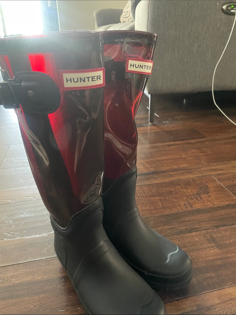 Hunter women’s  Black and Burgundy Glass Tall Rain Boots - Picture 3 of 6